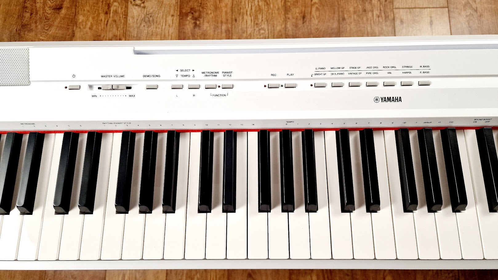 YAMAHA P115 88 KEY DIGITAL PIANO KEYBOARD IN WHITE + STAND