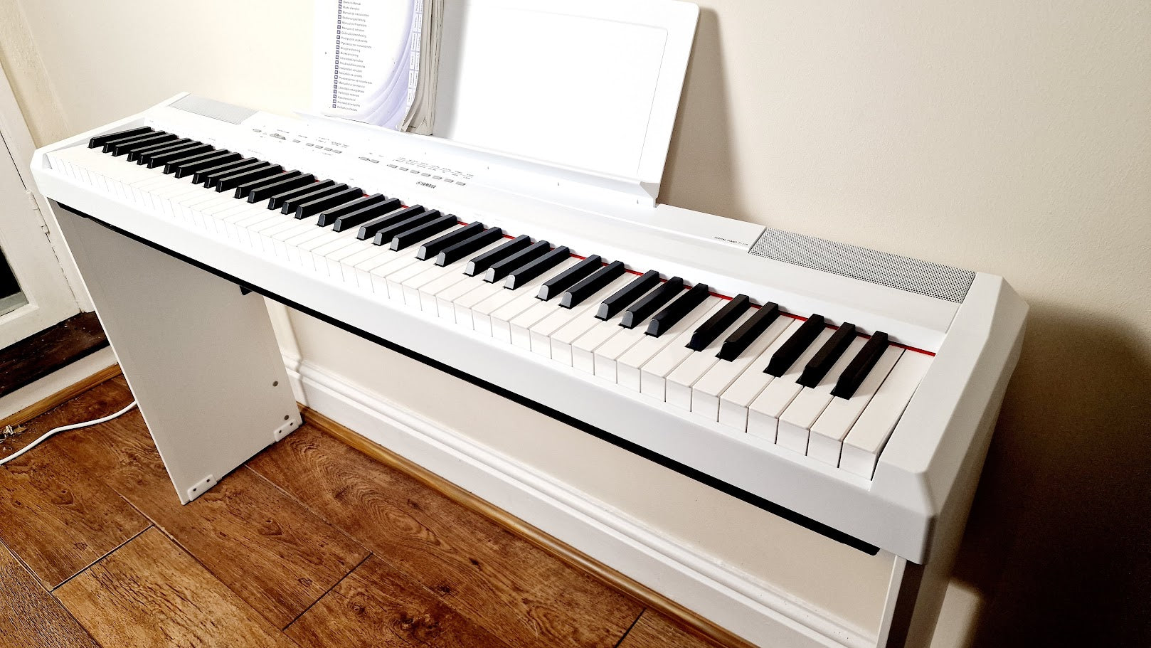 YAMAHA P115 88 KEY DIGITAL PIANO KEYBOARD IN WHITE + STAND