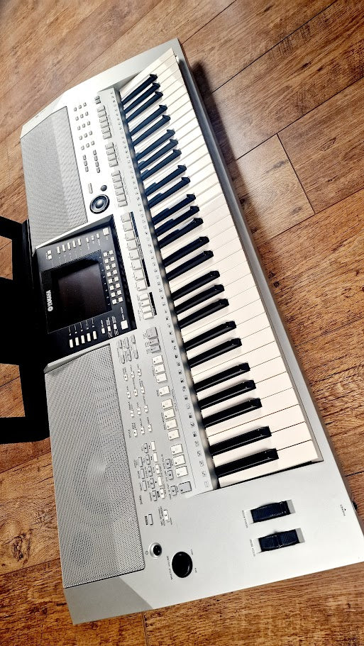 YAMAHA PSR S910 61 KEYS KEYBOARD ARRANGER WORKSTATION