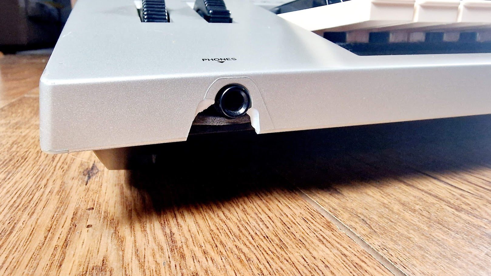 YAMAHA PSR S910 61 KEYS KEYBOARD ARRANGER WORKSTATION