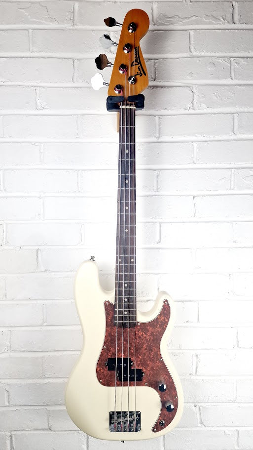 JIM DEACON VINTAGE WHITE 4 STRING SHORT SCALE PRECISION BASS GUITAR