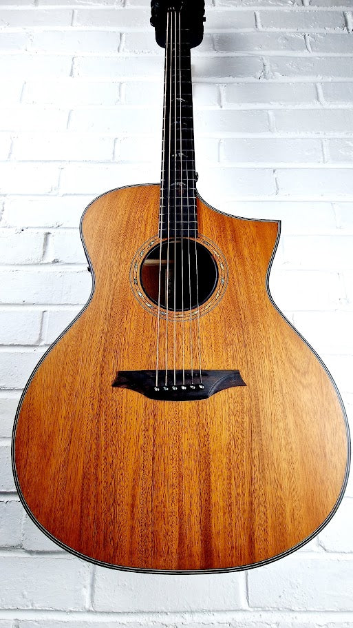 BROMO BAT4MCE TAHOMA ELECTRO ACOUSTIC GUITAR