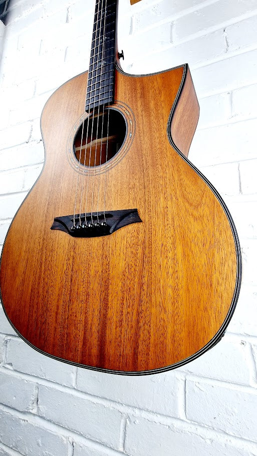 BROMO BAT4MCE TAHOMA ELECTRO ACOUSTIC GUITAR