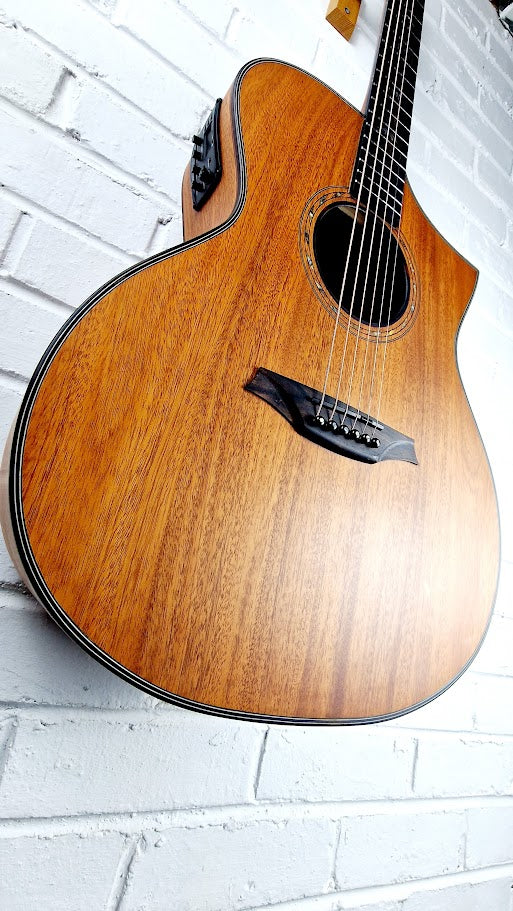 BROMO BAT4MCE TAHOMA ELECTRO ACOUSTIC GUITAR