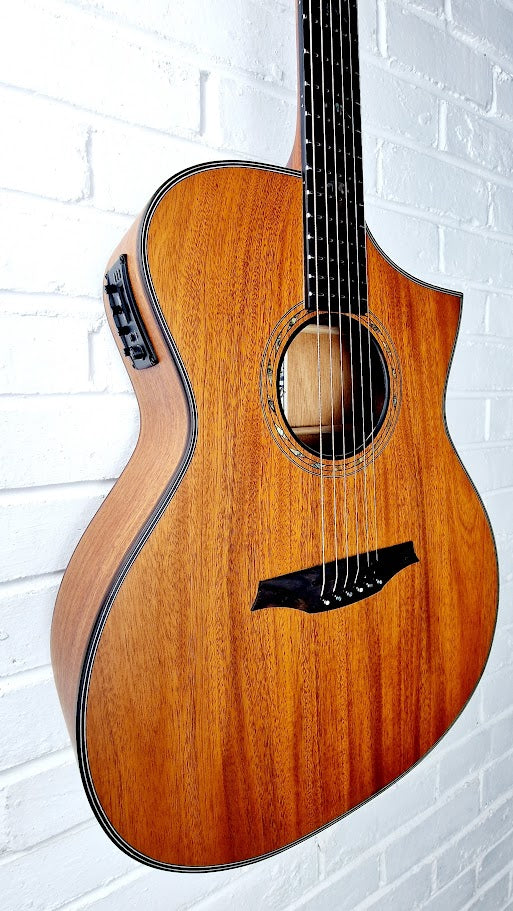 BROMO BAT4MCE TAHOMA ELECTRO ACOUSTIC GUITAR