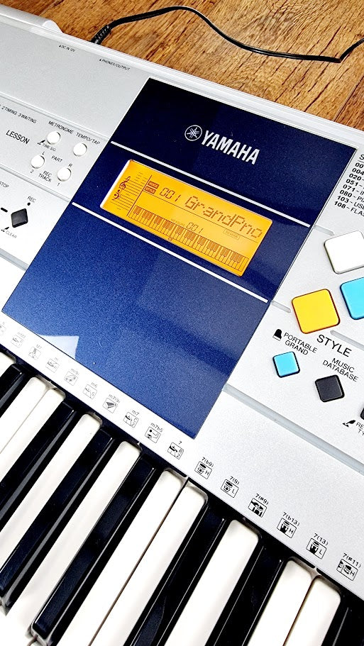 YAMAHA E323 61 KEY KEYBOARD + POWER SUPPLY