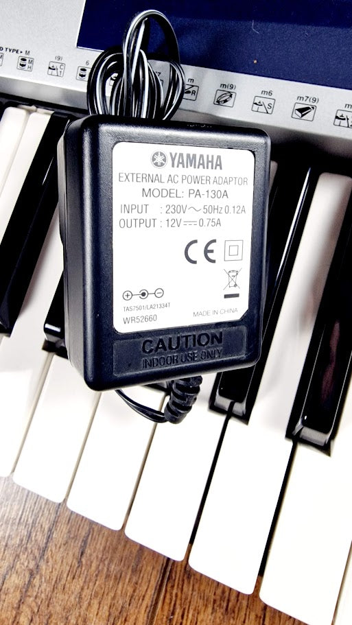 YAMAHA E323 61 KEY KEYBOARD + POWER SUPPLY