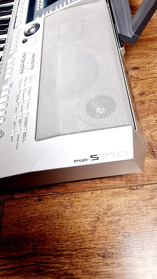 YAMAHA PSR S710 61 KEY ARRANGER WORKSTATION KEYBOARD