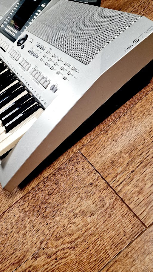 YAMAHA PSR S710 61 KEY ARRANGER WORKSTATION KEYBOARD