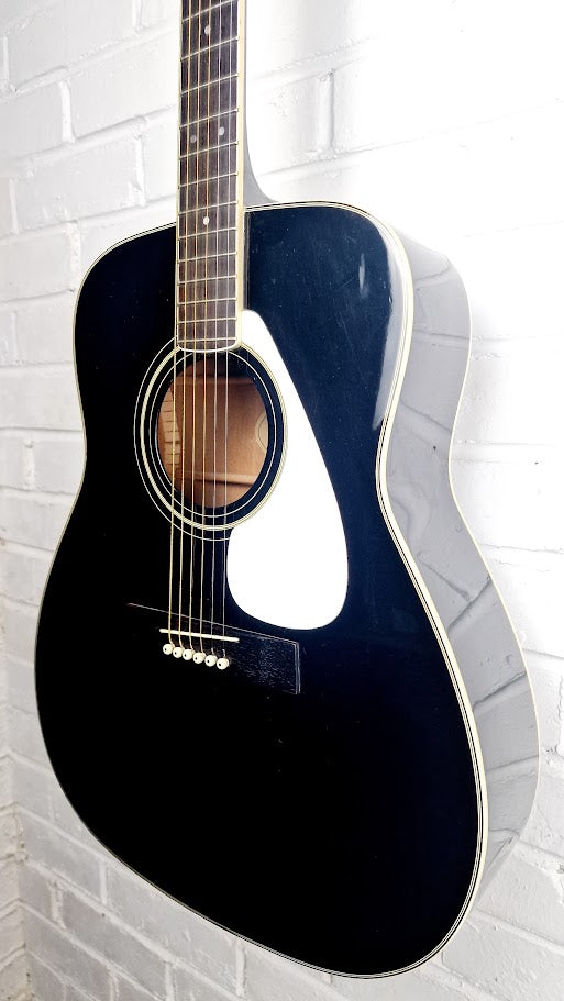 YAMAHA FG340 BLACK WITH WHITE PICKGUARD ACOUSTIC GUITAR