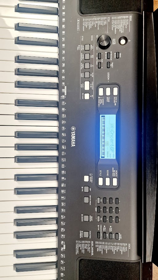YAMAHA E373 61 KEY TOUCH SENSITIVE KEYBOARD + POWER SUPPLY