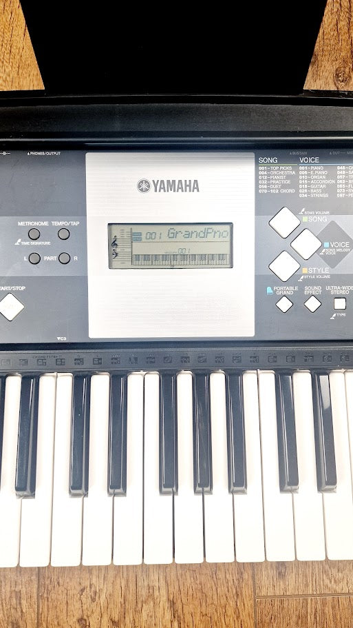 YAMAHA YPT230 61 KEY TOUCH SENSITIVE KEYBOARD + POWER SUPPLY