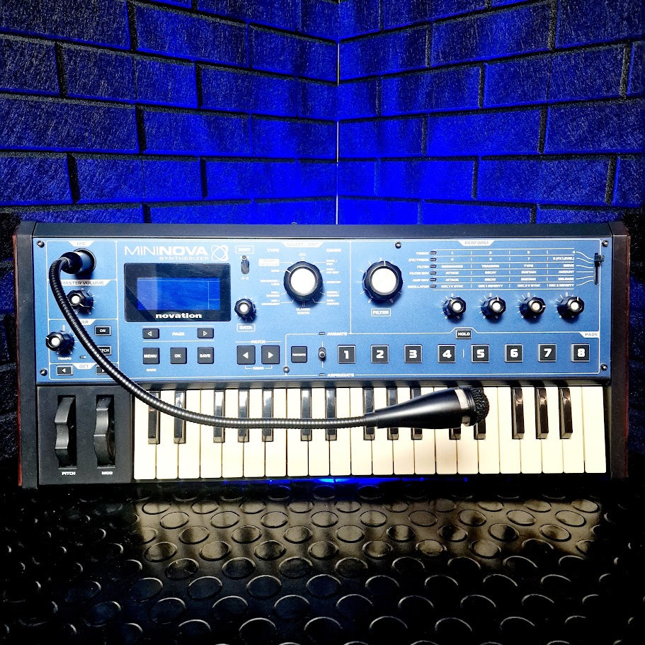 NOVATION MININOVA 37 KEY SYNTH