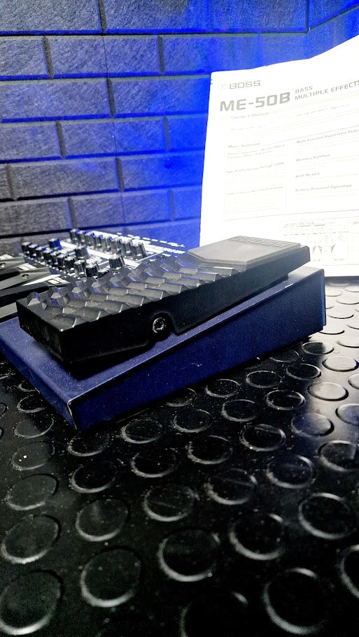 BOSS ME50B MULTI EFFECTS BASS PEDAL
