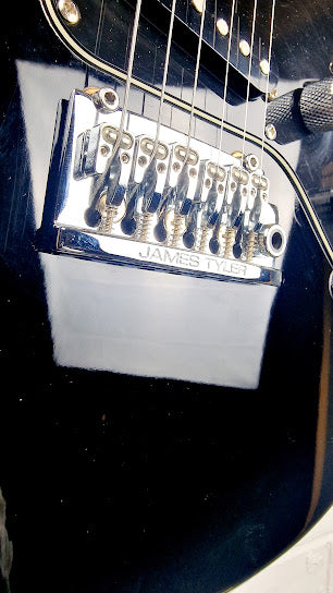 LINE 6 JAMES TYLER VARIAX JTV69S ELECTRIC GUITAR  + CASE + ACCESSORIES