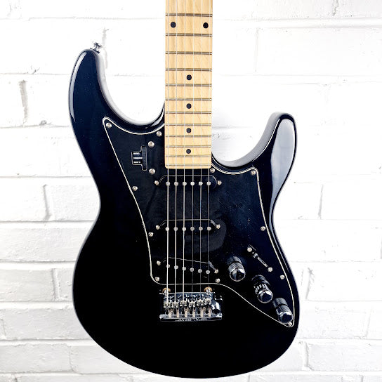 LINE 6 JAMES TYLER VARIAX JTV69S ELECTRIC GUITAR  + CASE + ACCESSORIES