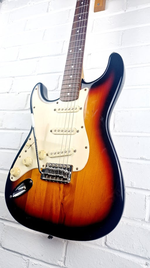 SQUIER STRATOCASTER 2004 INDONESIA SUNBURST LEFT HANDED ELECTRIC GUITAR