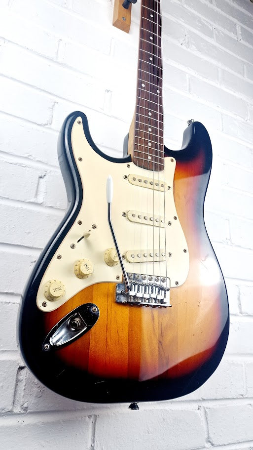 SQUIER STRATOCASTER 2004 INDONESIA SUNBURST LEFT HANDED ELECTRIC GUITAR