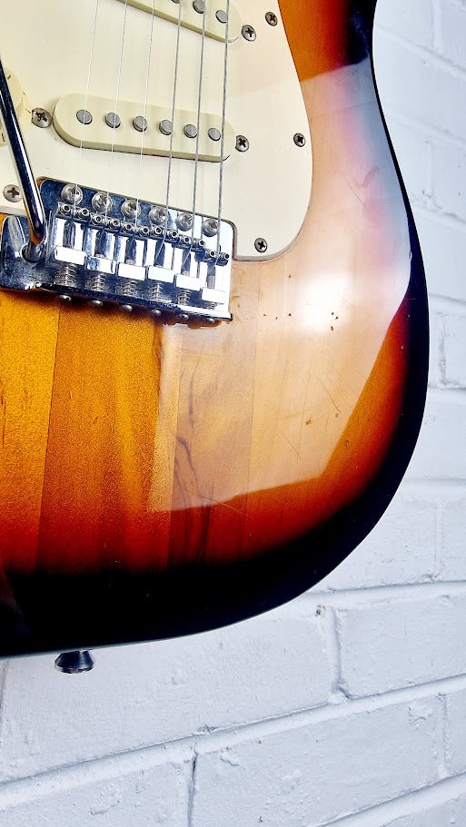 SQUIER STRATOCASTER 2004 INDONESIA SUNBURST LEFT HANDED ELECTRIC GUITAR