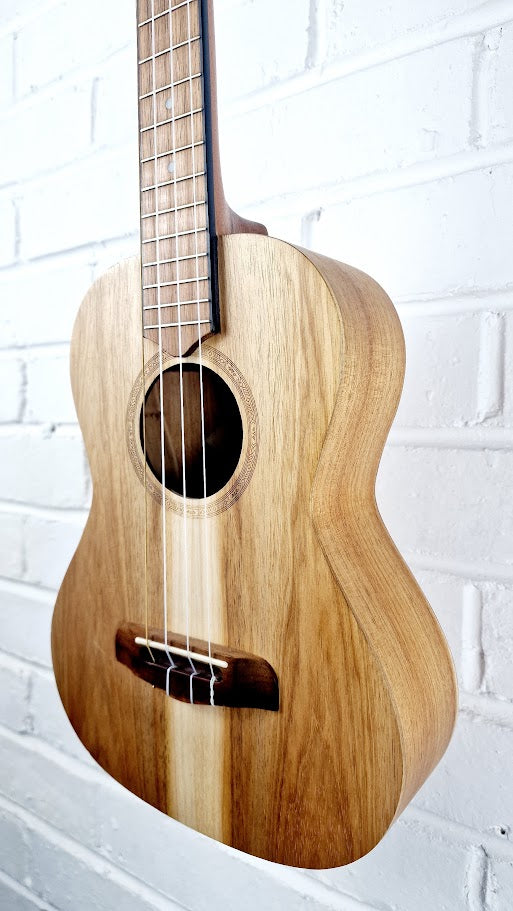 CARVLAHO CARVUK100T TENOR UKULELE AND CASE