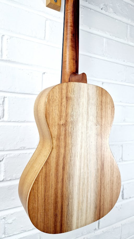 CARVLAHO CARVUK100T TENOR UKULELE AND CASE