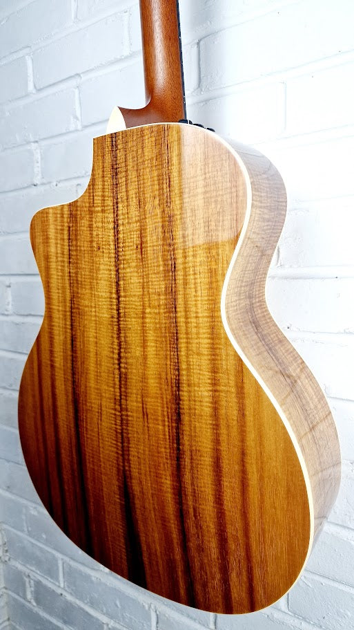TAYLOR 214CE-K DLX ELECTRO ACOUSTIC GUITAR + TAYLOR HARD CASE