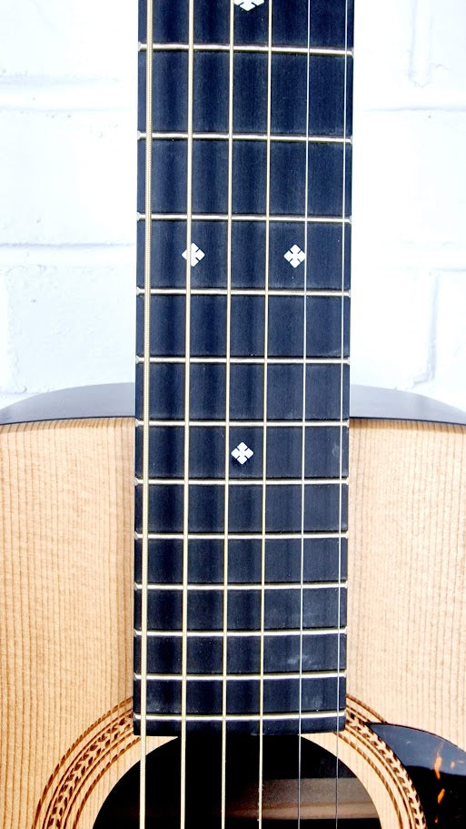 MARTIN LX1RE LITTLE MARTIN ELECTRO ACOUSTIC GUITAR