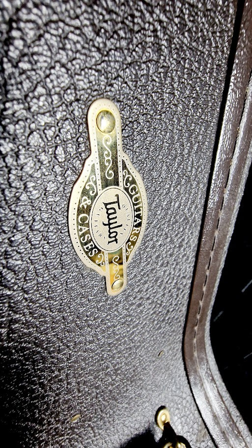 TAYLOR 214CE-K DLX ELECTRO ACOUSTIC GUITAR + TAYLOR HARD CASE