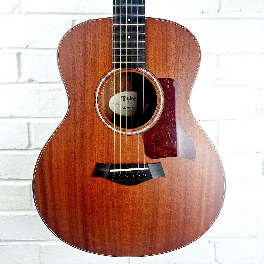 TAYLOR GS MINI E MAHOGANY ELECTRO ACOUSTIC GUITAR + TAYLOR GIG BAG
