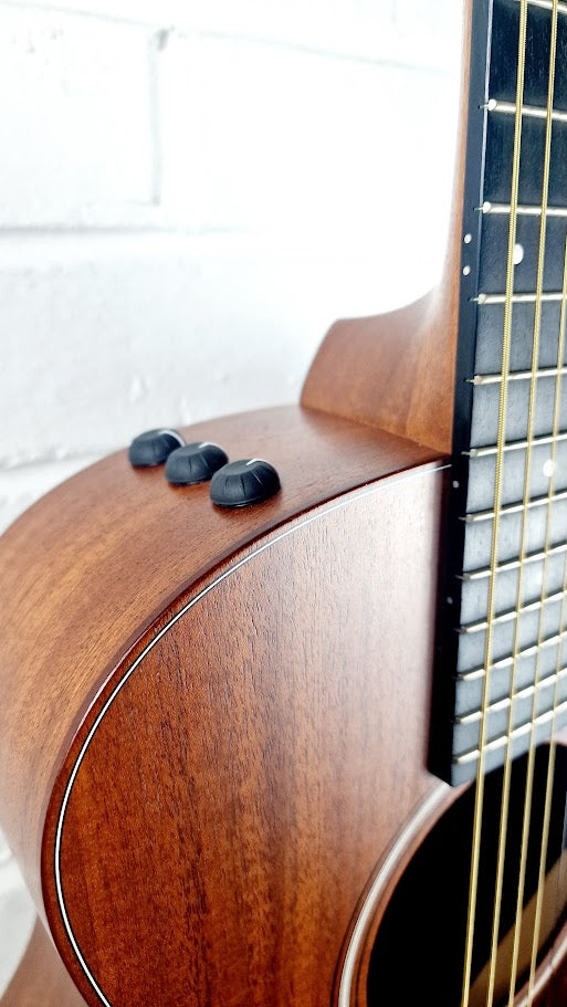 TAYLOR GS MINI E MAHOGANY ELECTRO ACOUSTIC GUITAR + TAYLOR GIG BAG