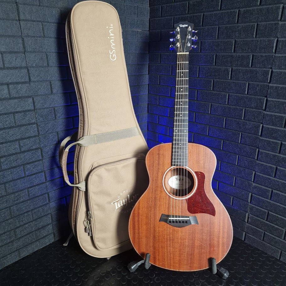 TAYLOR GS MINI E MAHOGANY ELECTRO ACOUSTIC GUITAR + TAYLOR GIG BAG