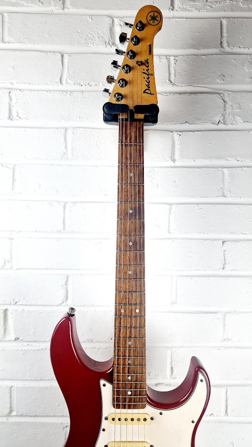 YAMAHA PACIFICA PAC112V RED ELECTRIC GUITAR