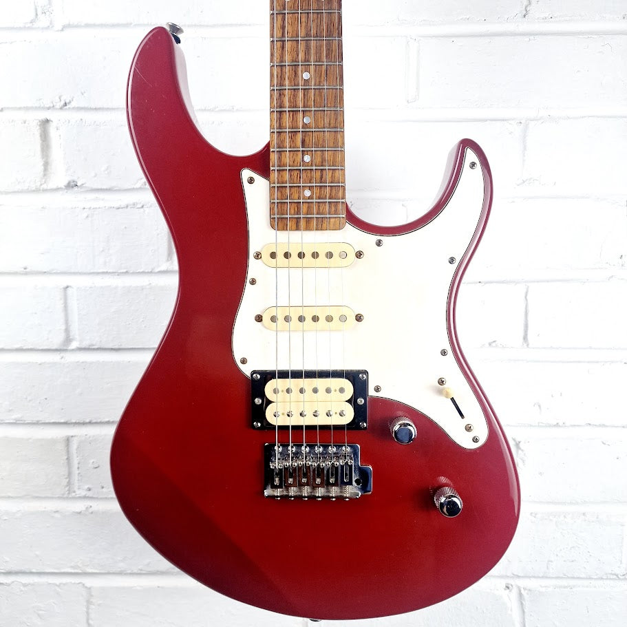 YAMAHA PACIFICA PAC112V RED ELECTRIC GUITAR
