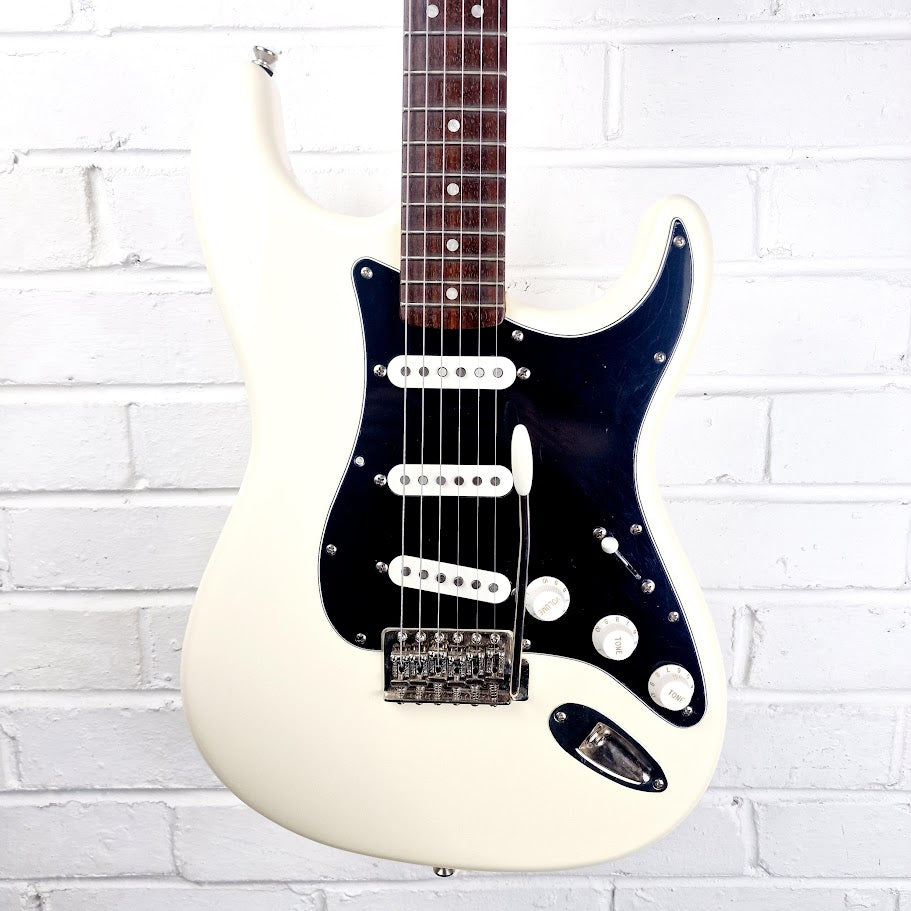 SQUIER STRATOCASTER ELECTRIC GUITAR VINTAGE WHITE WITH GUYKER LOCKING TUNERS