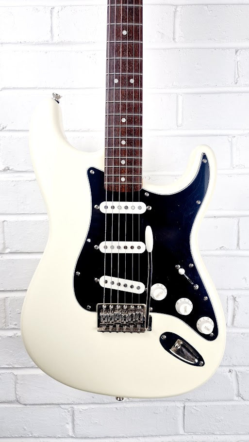 SQUIER STRATOCASTER ELECTRIC GUITAR VINTAGE WHITE WITH GUYKER LOCKING TUNERS