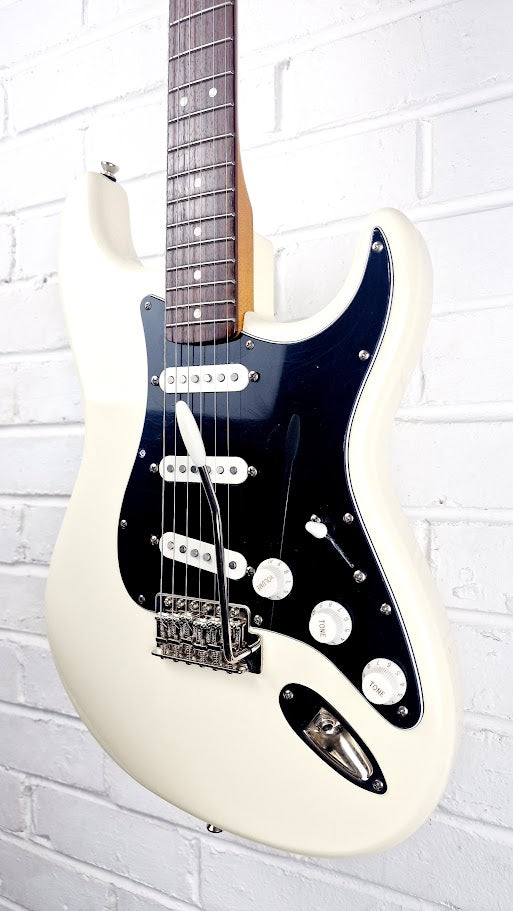 SQUIER STRATOCASTER ELECTRIC GUITAR VINTAGE WHITE WITH GUYKER LOCKING TUNERS