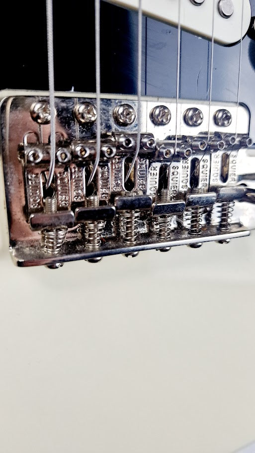 SQUIER STRATOCASTER ELECTRIC GUITAR VINTAGE WHITE WITH GUYKER LOCKING TUNERS