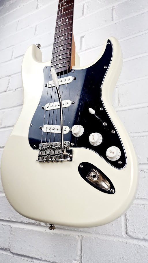 SQUIER STRATOCASTER ELECTRIC GUITAR VINTAGE WHITE WITH GUYKER LOCKING TUNERS