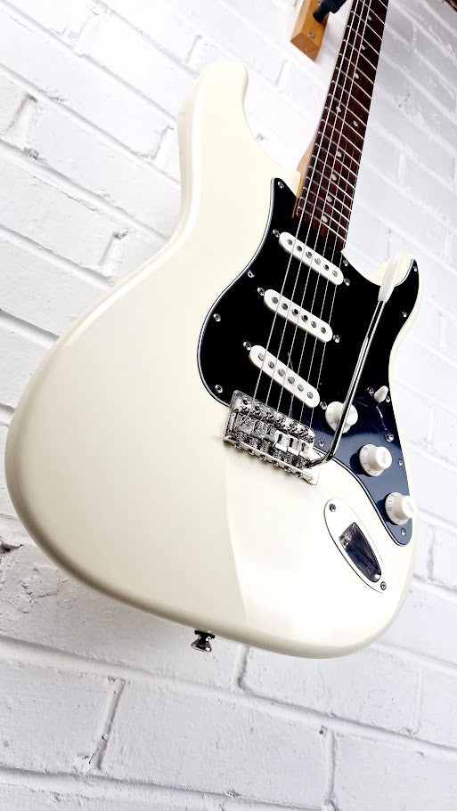 SQUIER STRATOCASTER ELECTRIC GUITAR VINTAGE WHITE WITH GUYKER LOCKING TUNERS