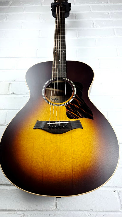 TAYLOR AD12E SB SUNBURST AMERICAN DREAM ELECTRO ACOUSTIC GUITAR + TAYLOR CASE