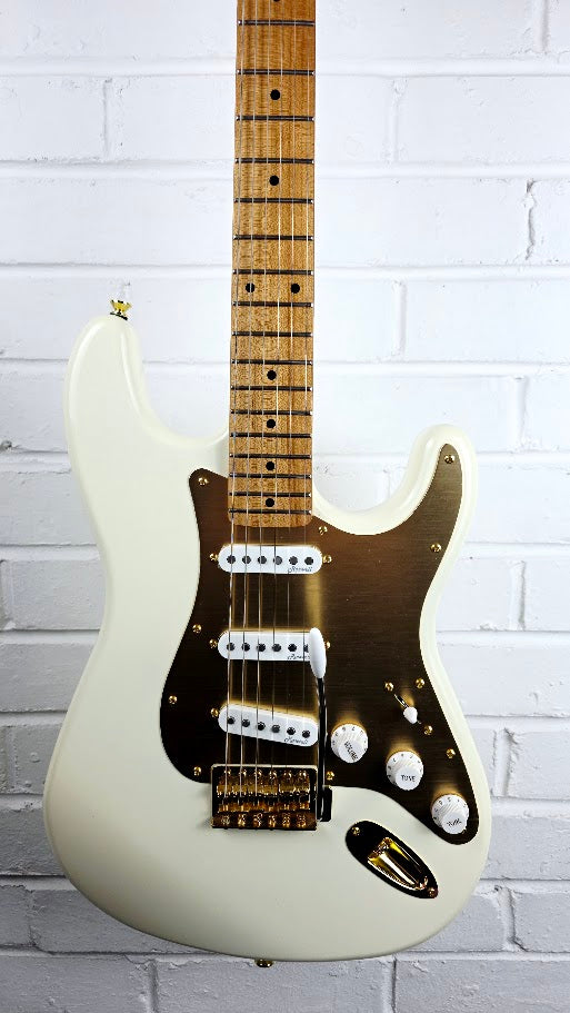 HARLEY BENTON ST-62DLX OW OLYMPIC WHITE AND GOLD ELECTRIC GUITAR