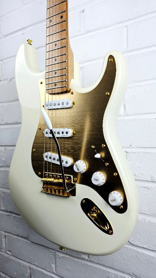 HARLEY BENTON ST-62DLX OW OLYMPIC WHITE AND GOLD ELECTRIC GUITAR