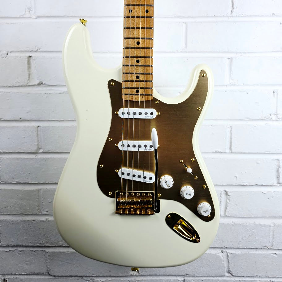 HARLEY BENTON ST-62DLX OW OLYMPIC WHITE AND GOLD ELECTRIC GUITAR