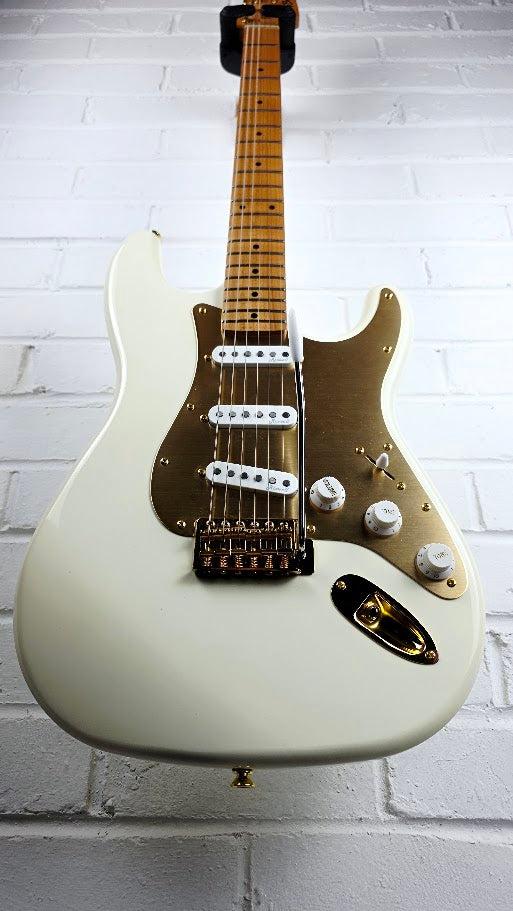 HARLEY BENTON ST-62DLX OW OLYMPIC WHITE AND GOLD ELECTRIC GUITAR