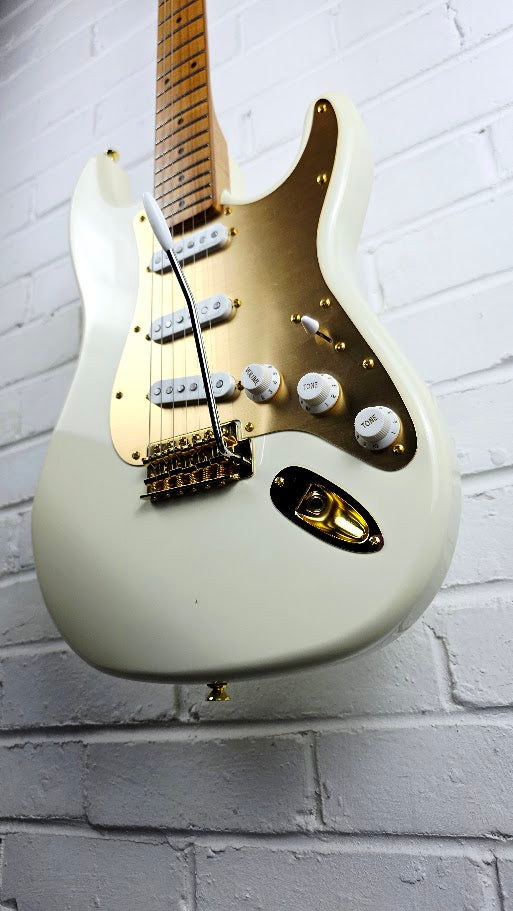 HARLEY BENTON ST-62DLX OW OLYMPIC WHITE AND GOLD ELECTRIC GUITAR