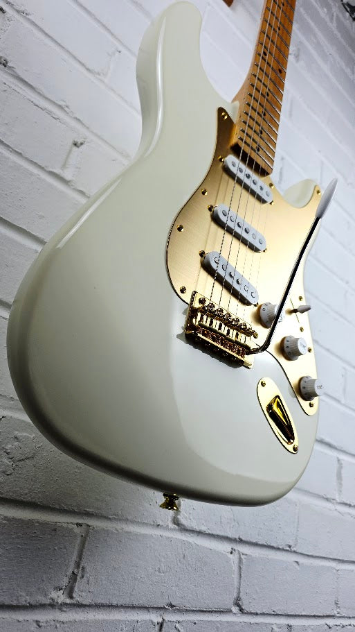 HARLEY BENTON ST-62DLX OW OLYMPIC WHITE AND GOLD ELECTRIC GUITAR