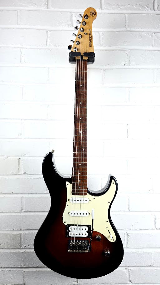 YAMAHA PACIFICA 112V OLD VIOLIN SUNBURST ELECTRIC GUITAR
