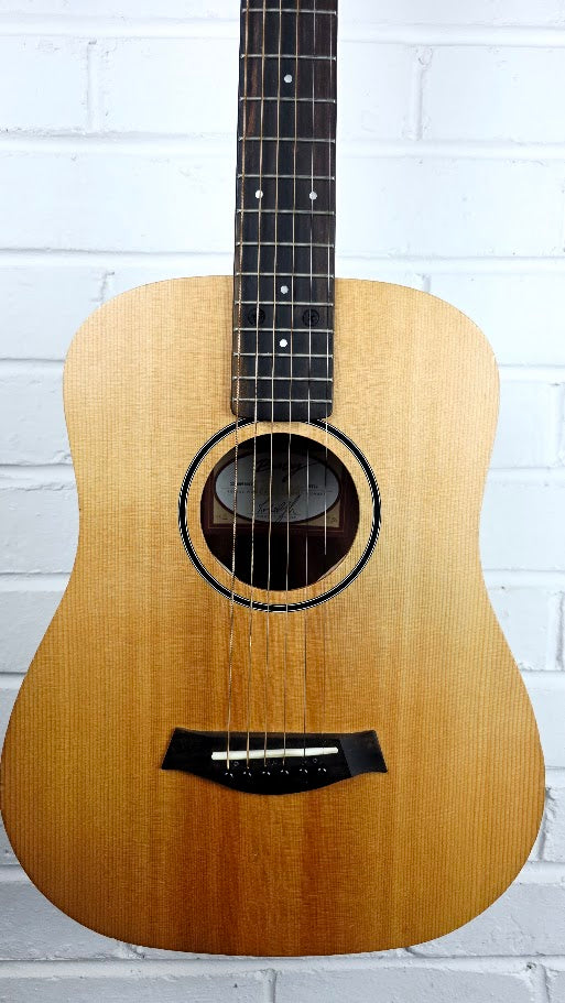 TAYLOR BABY BT1e ELECTRO ACOUSTIC GUITAR AND CASE