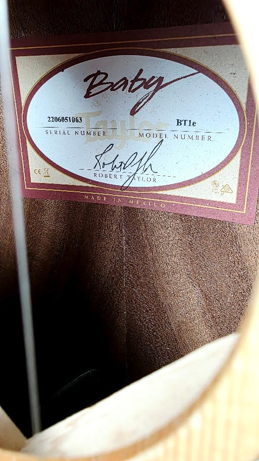 TAYLOR BABY BT1e ELECTRO ACOUSTIC GUITAR AND CASE