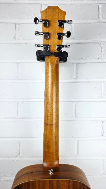 TAYLOR BABY BT1e ELECTRO ACOUSTIC GUITAR AND CASE